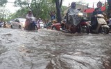 Hà Nội: Nhiều tuyến phố bị ngập do mưa lớn 